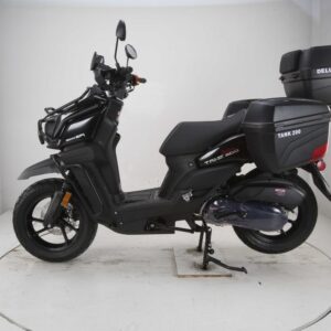 Vitacci Tank 200 EFI Deluxe Scooter, 13” Wheels, Side Luggage Carriers, 4-Stroke Air-Cooled Engine (GY6) For Sale - Image 7